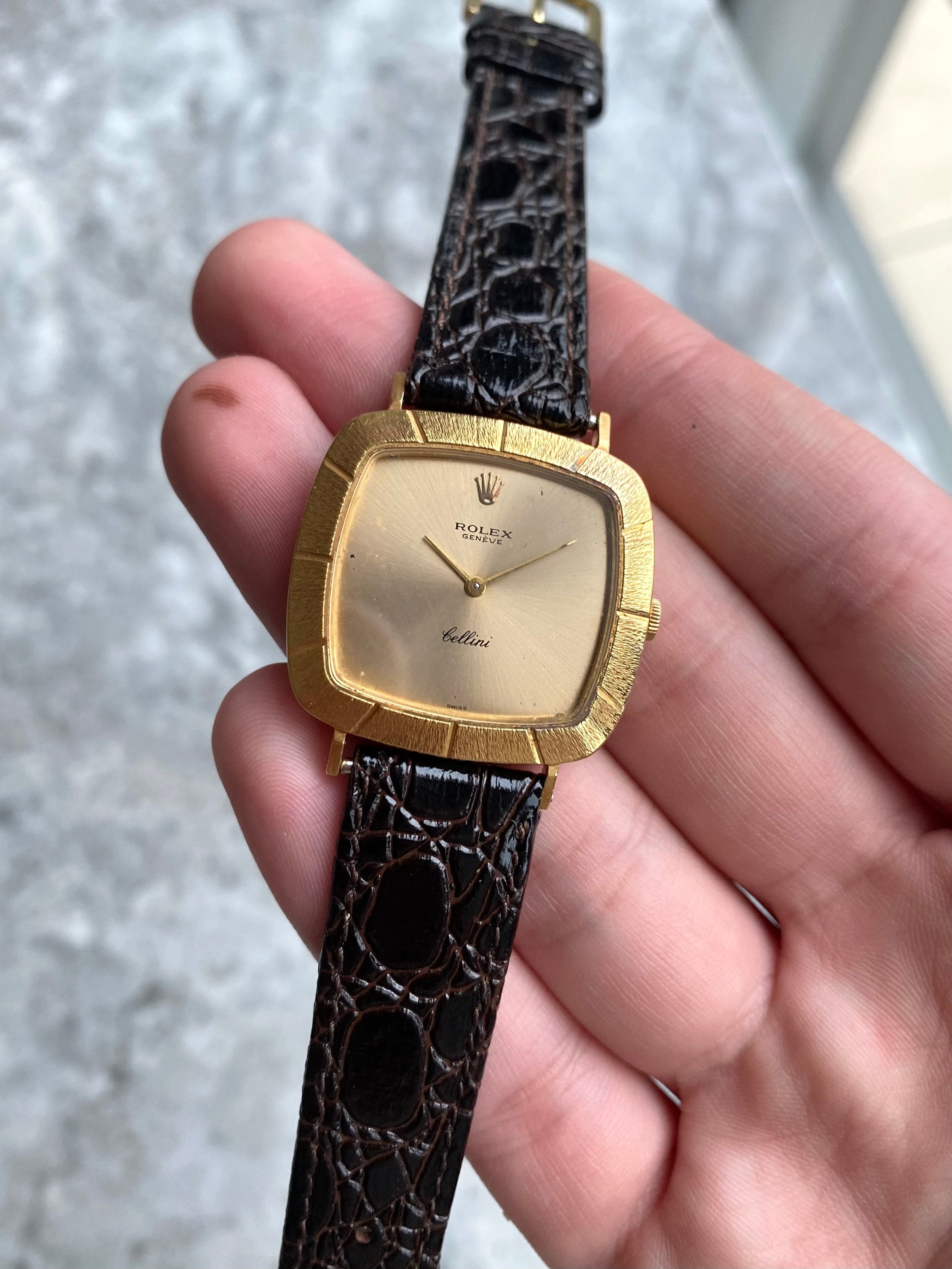 Rolex Cellini 4084 - 18K Yellow Gold.