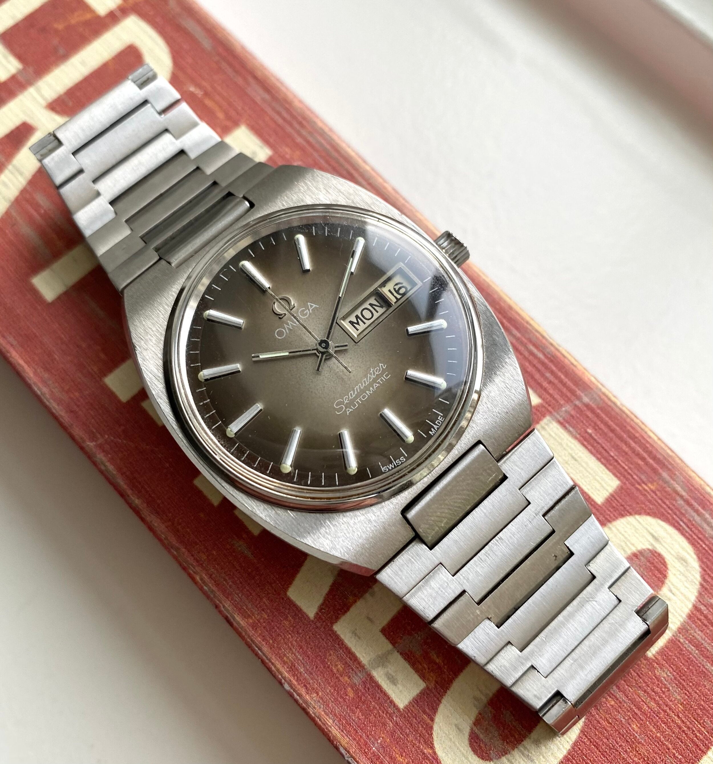 Omega Seamaster — Brown Vignette