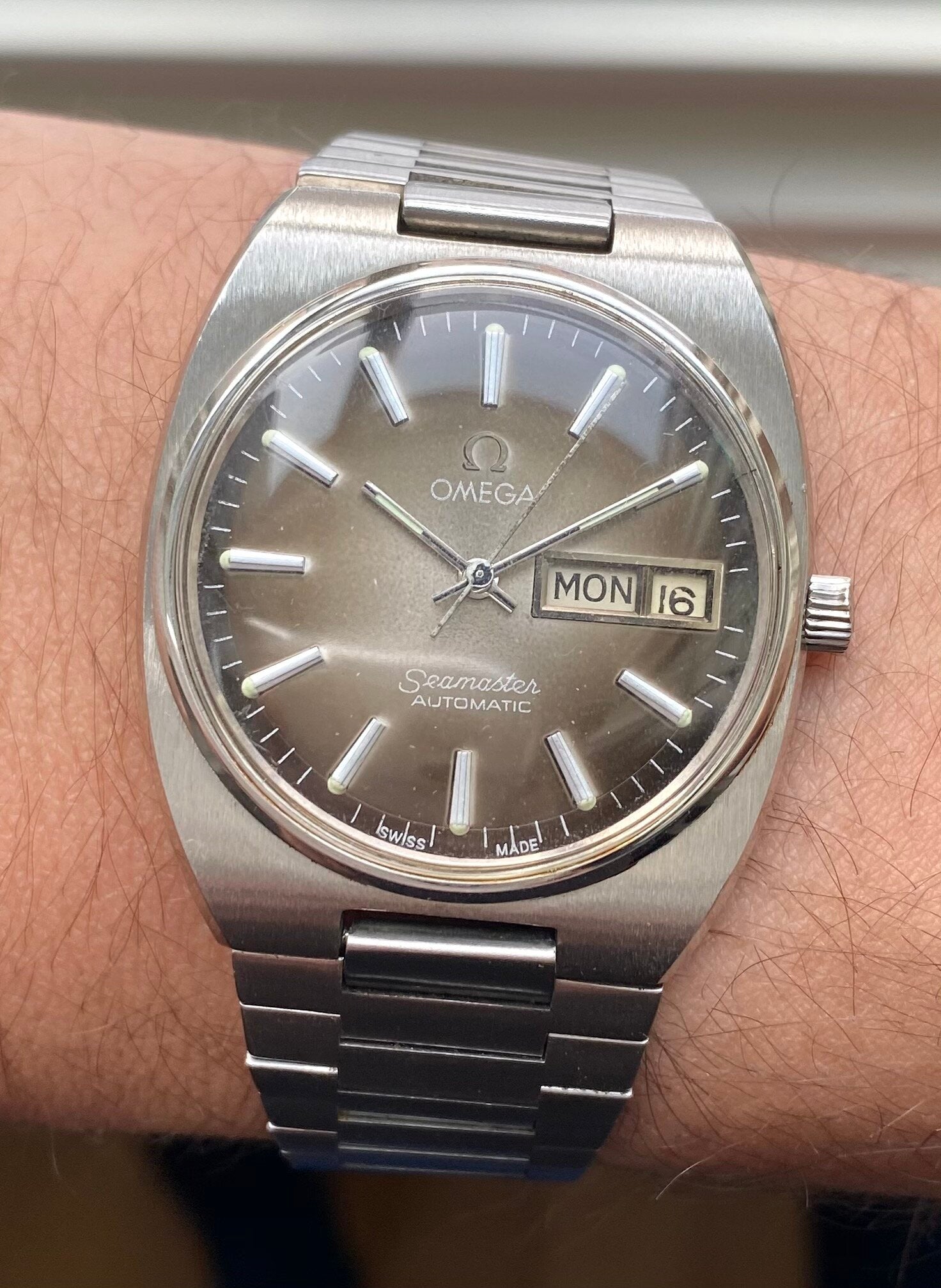 Omega Seamaster — Brown Vignette