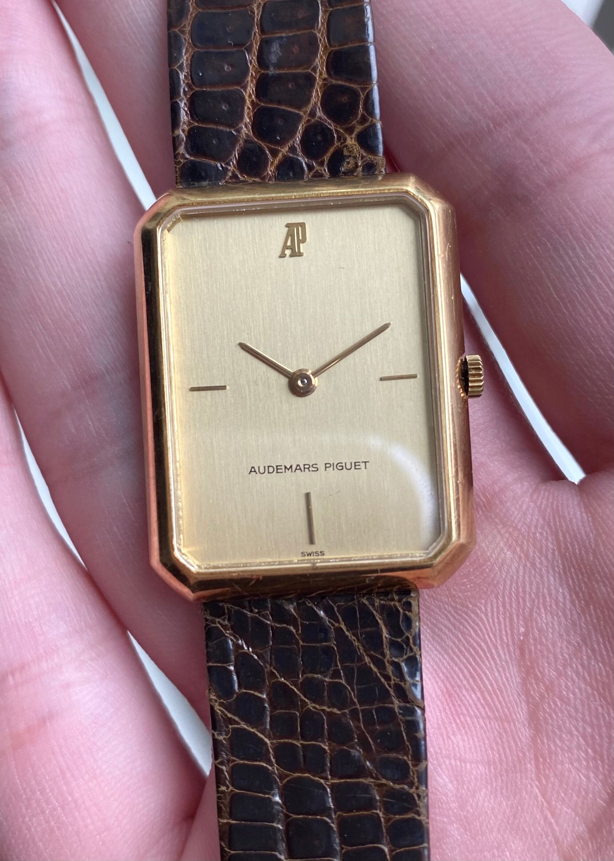 AP Tank — 18k Yellow Gold