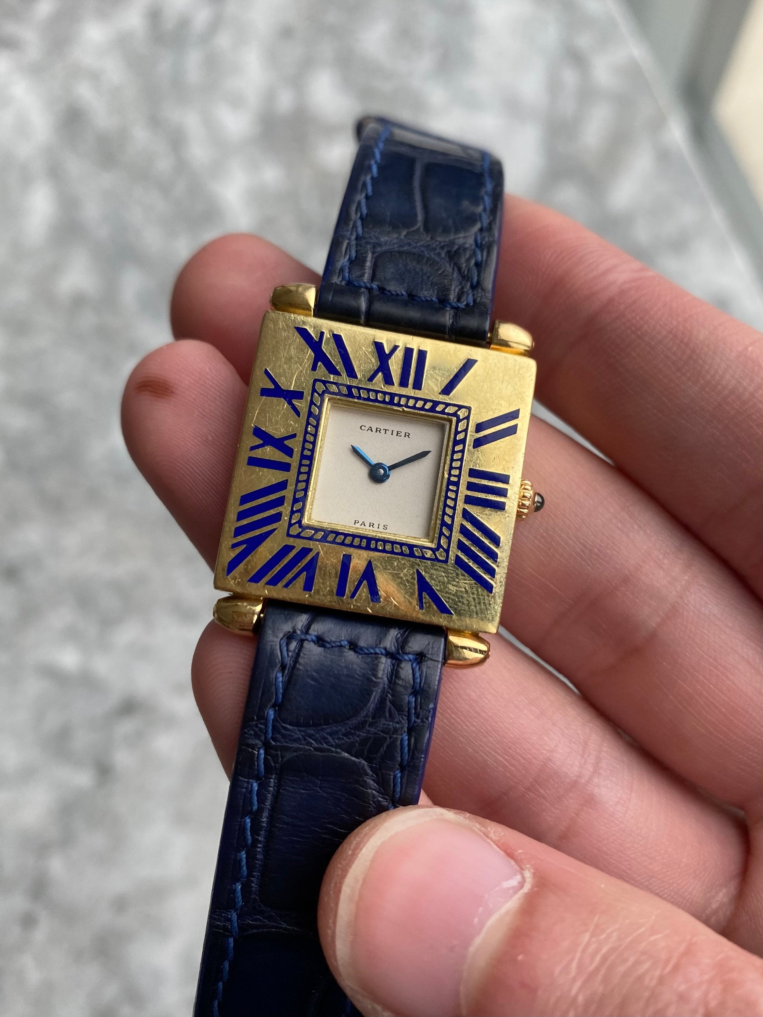 Cartier Obus - 18K Yellow Gold.