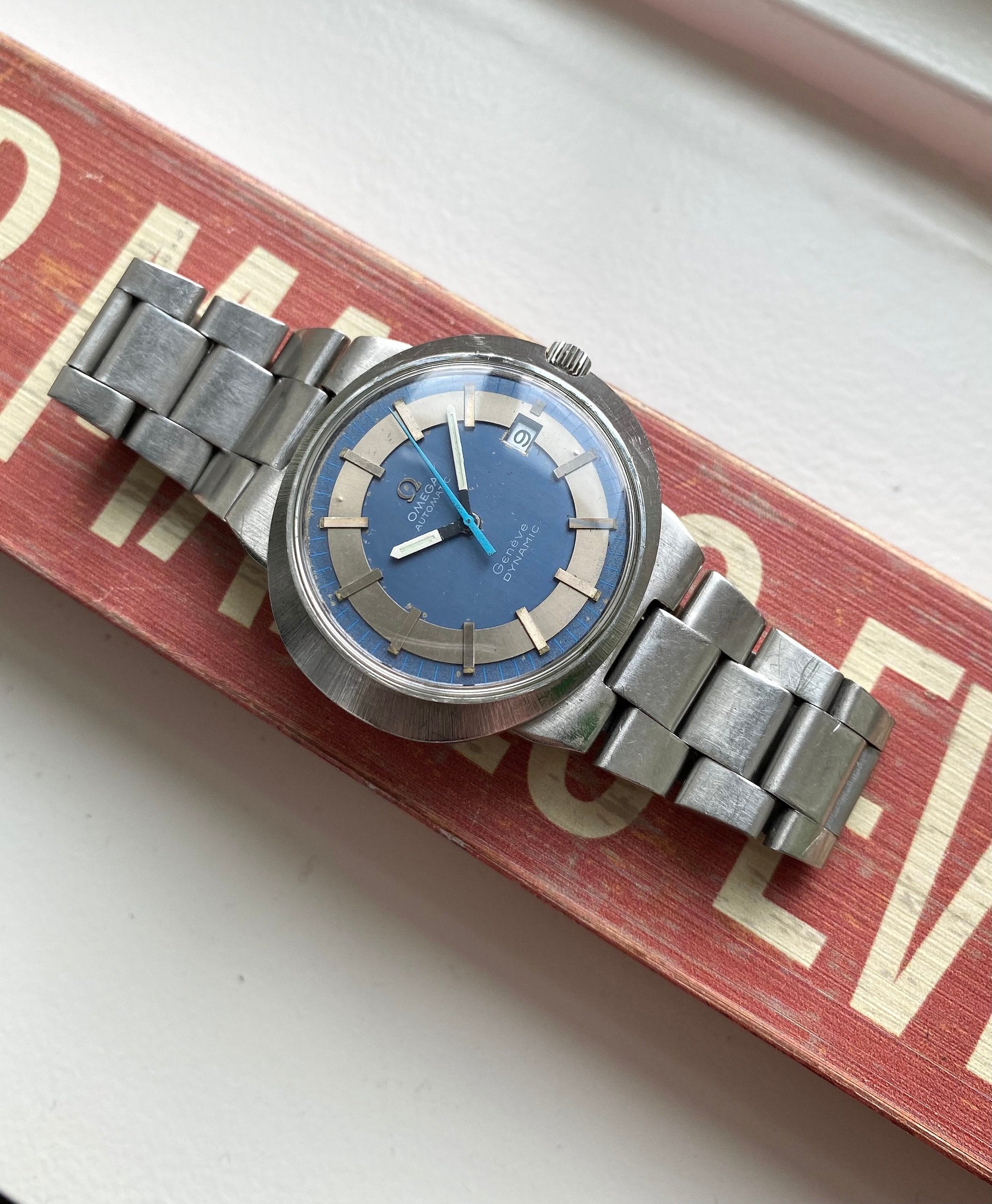 Vintage Omega Geneve Dynamic 70s Automatic Two Tone Blue Dial Steel UFO Watch