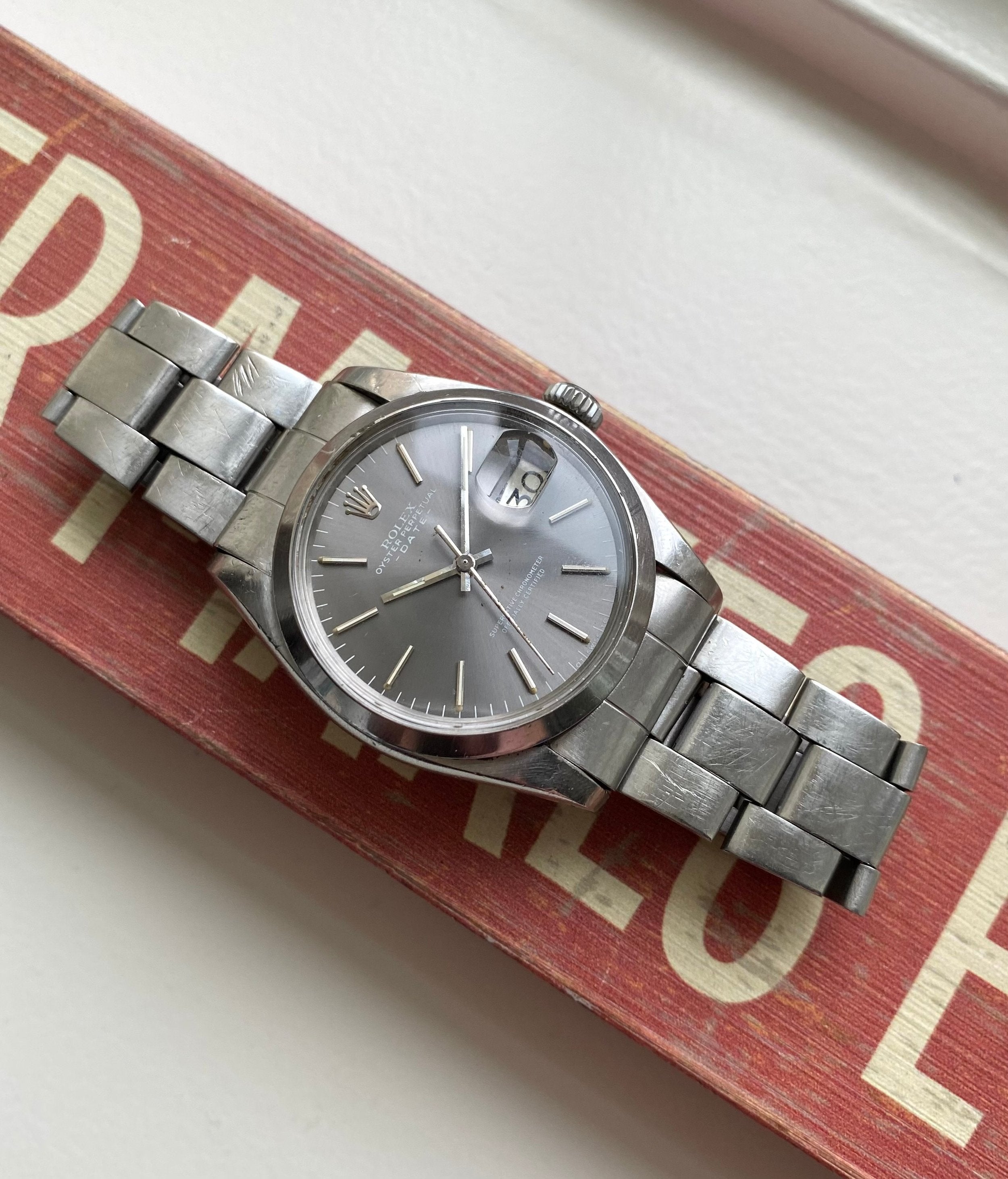 Vintage Rolex Oysterperpetual Date 70s Reference 1500 Grey Sigma Dial Watch