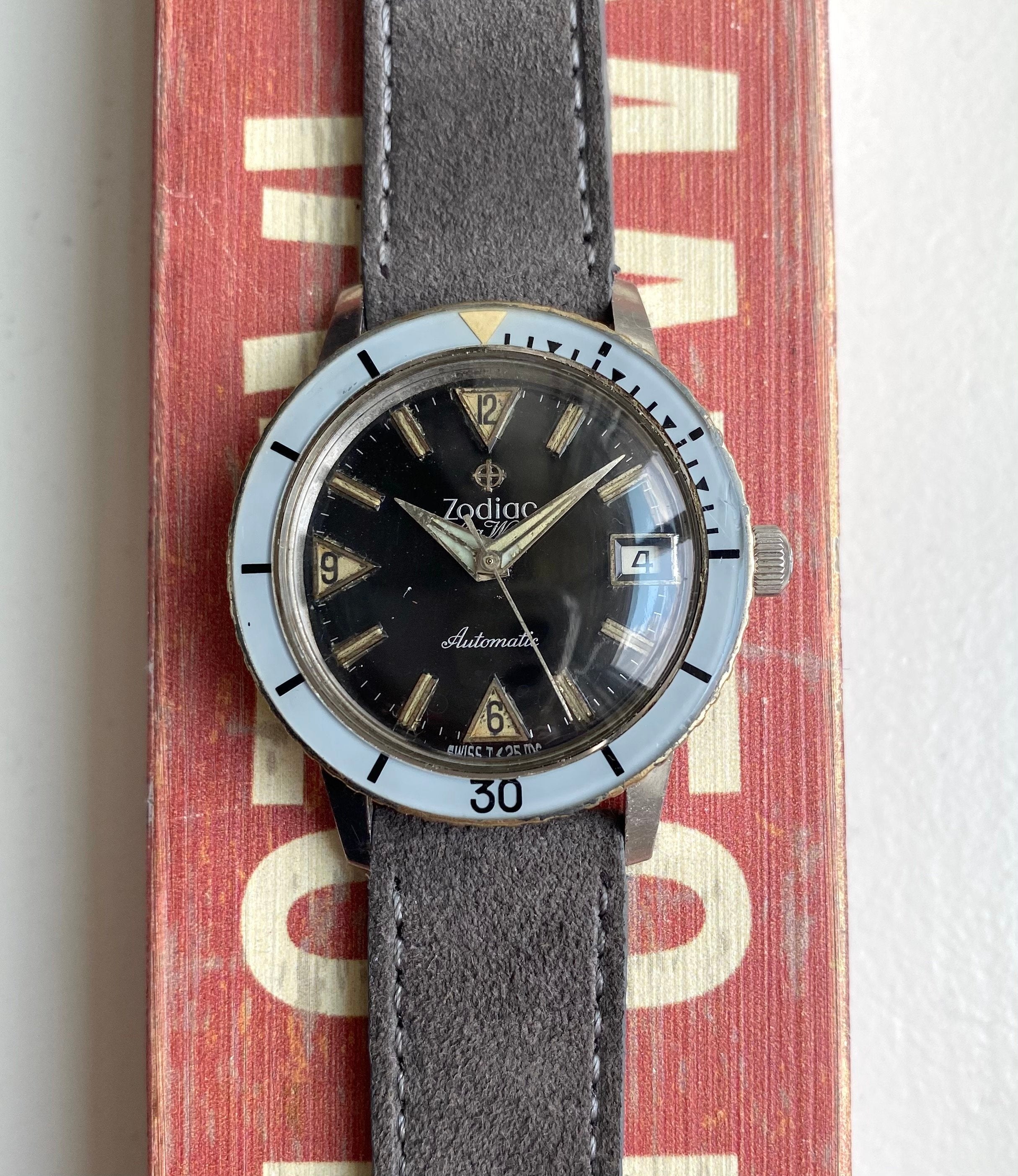 Vintage Zodiac Sea Wolf 50s Automatic Black Gilt Dial Bakelite Bezel Diver Watch