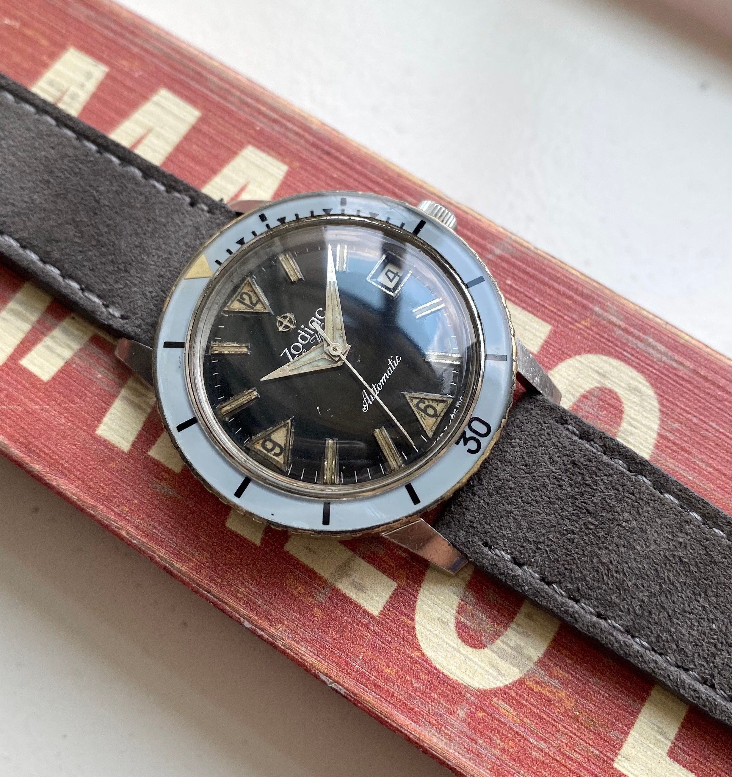 Vintage Zodiac Sea Wolf 50s Automatic Black Gilt Dial Bakelite Bezel Diver Watch