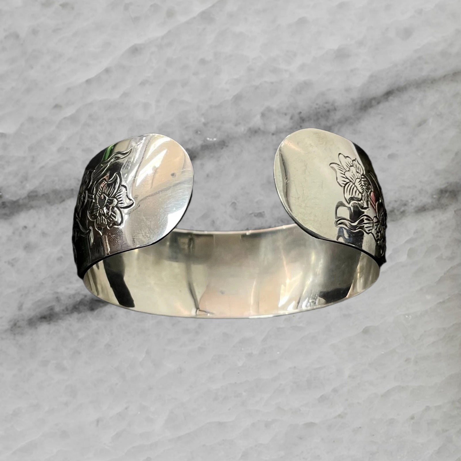 S Kirk Son Vintage Sterling Silver Etched Floral Jonquil Cuff Bracelet Bangle